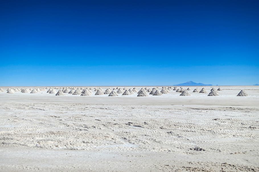 deserto, distante, montanha, claro, azul, céu, cinza, Uyuni Salt Flats, Bolívia, natureza