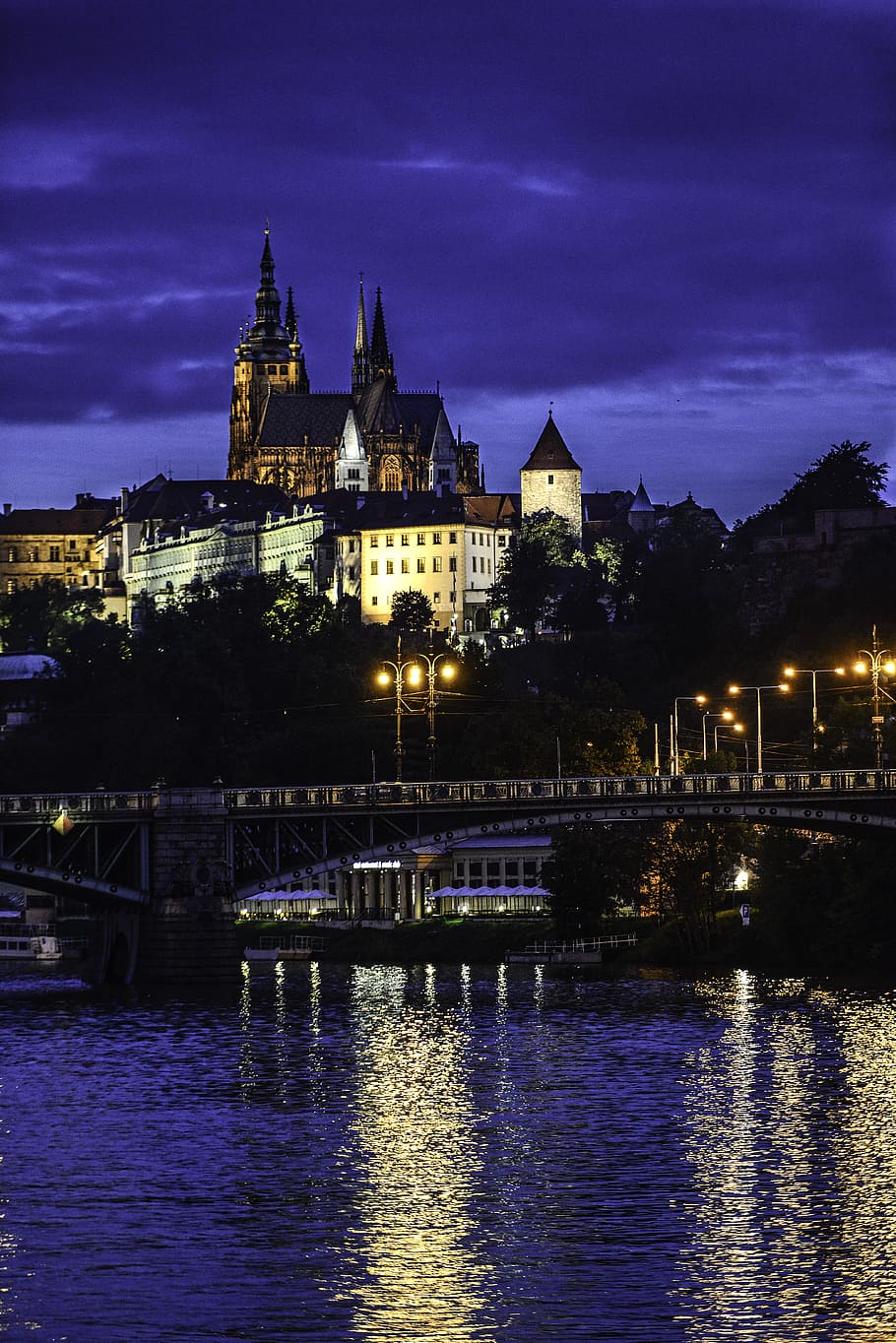 Praga, Castelo, República Tcheca, noite, iluminado, reflexão, arquitetura, exterior do edifício, crepúsculo, estrutura construída