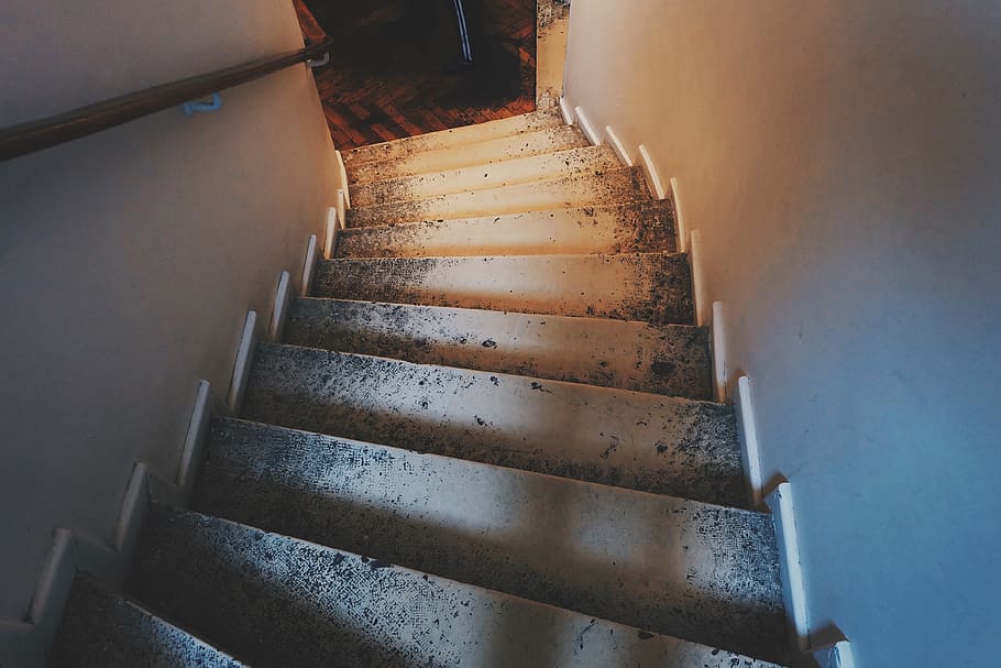 escadas, interior, escada, degraus, casa, funcional, antigo, usado, baixo, luz