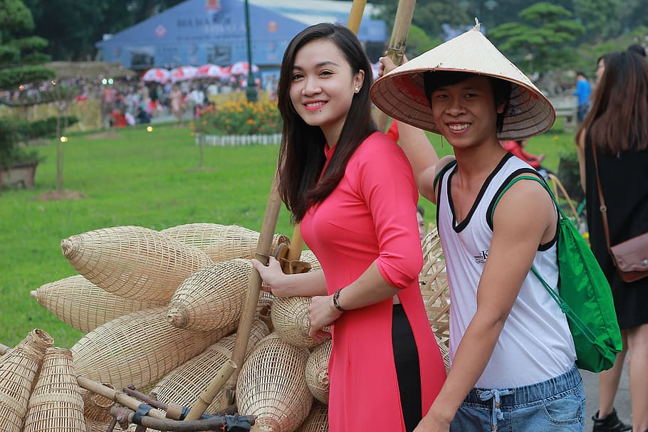 mulher, ao lado, homem, cestas, casaco longo, chapéu, vestido, beleza, trajes tradicionais, beleza vietnamita