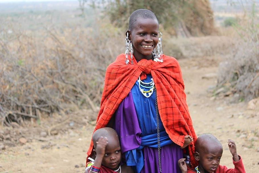 massai, povo, tanzânia, boma, áfrica, terra massai, filhos, mãe, sorrindo, felicidade