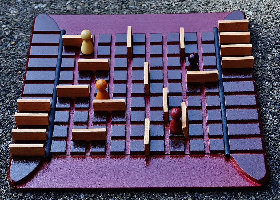 labirin di papan, bermain, gesellschaftsspiel, quoridor, kayu, permainan papan, bermain batu, batu, kerucut, kesenangan