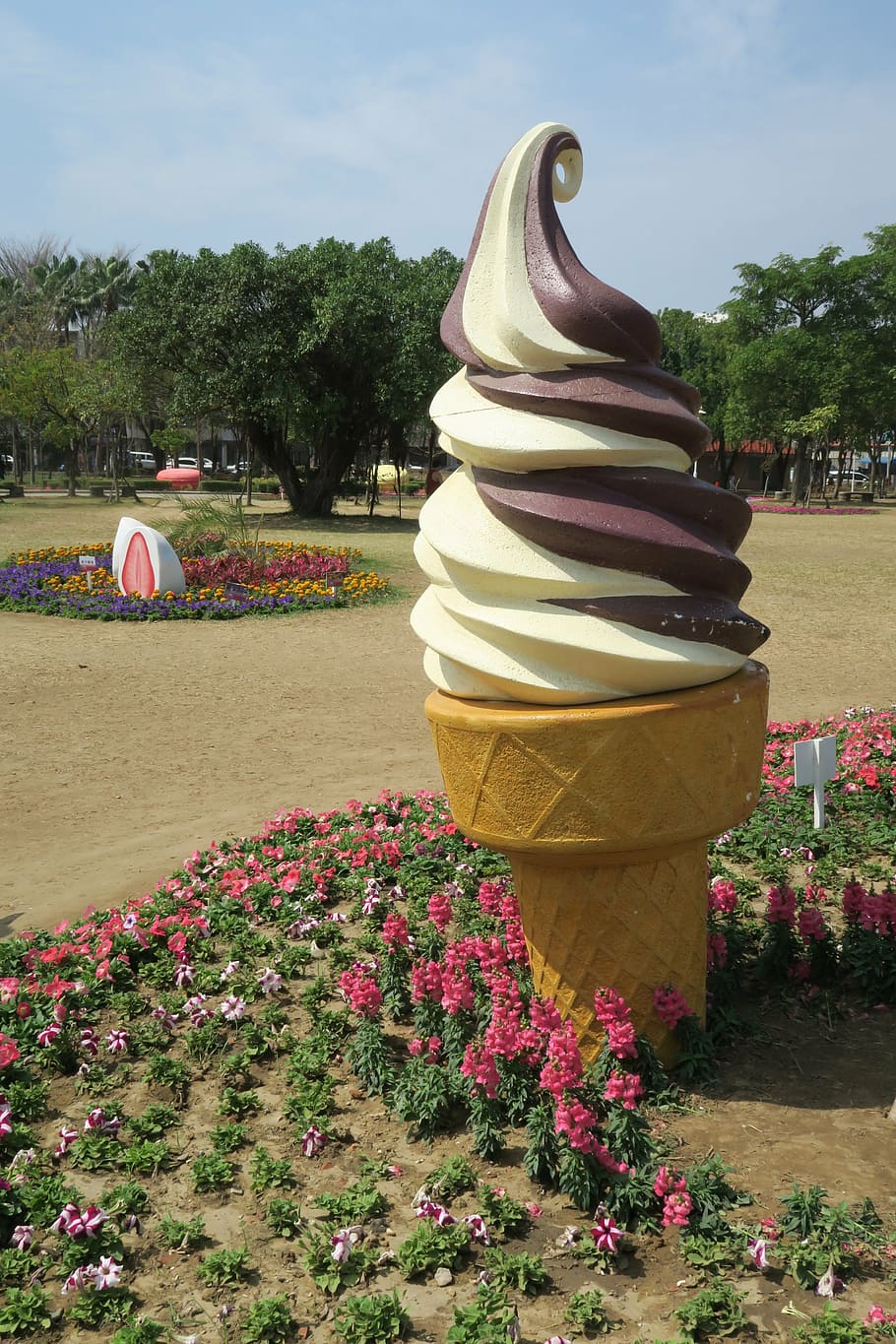tainan's flowers offering, ice cream, duckweed farm park, plant, flowering plant, flower, nature, tree, day, growth