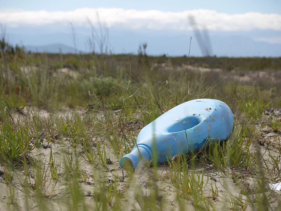 selective, focus photography, blue, plastic bottle, ground, litter, bottle, rubbish, waste, grass