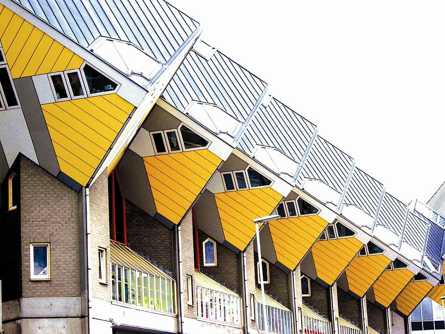 ロッテルダム, 高床式, オランダ, 建築上のキューブハウス, 構築された構造, 建築, 建物の外観, 空, 黄色, 建物