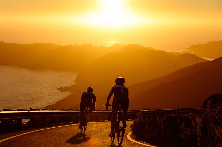 dois, homens, exercícios de ciclismo, bicicletas, costa, pôr do sol, homens em, ciclismo, exercícios, pessoas