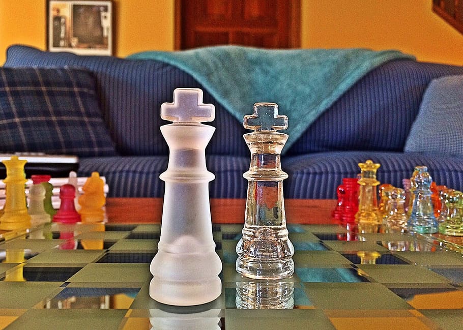 チェス, ゲーム, 戦略, 遊び, レジャーゲーム, チェスの駒, 屋内, チェス盤, ボードゲーム, レジャー活動