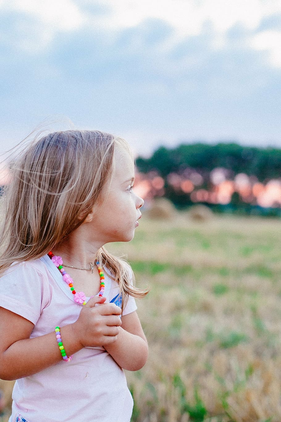 girl, standing, field, looking, sideways, selective, focus photography, dream, joy, thoughts