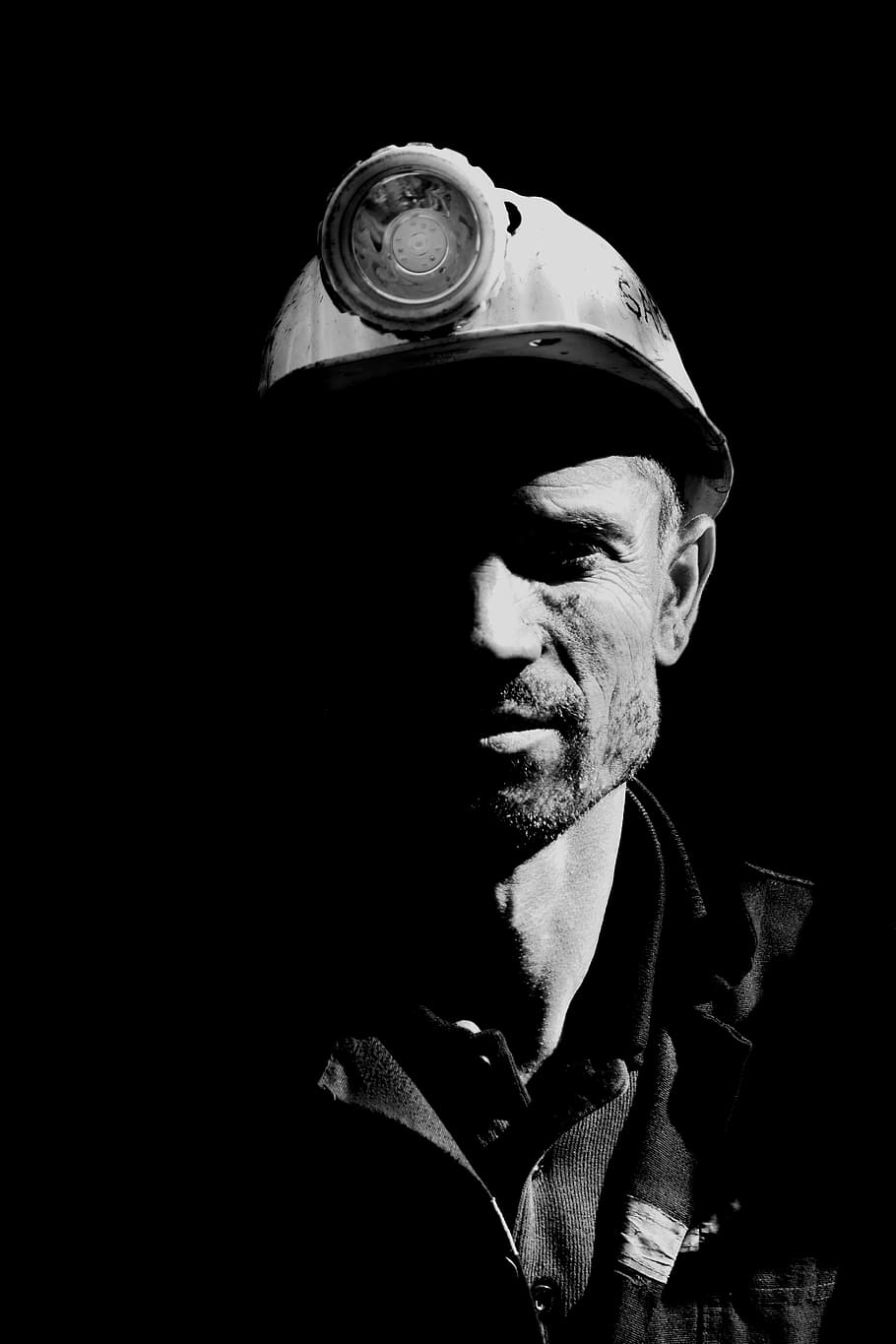 hombre, vistiendo, duro, sombrero plantilla de arte, minero, retrato, blanco y negro, carbón, turquía, zonguldak