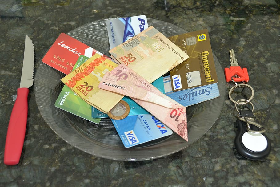 billetes, tarjetas, placa de vidrio, real, dinero, gastos, tarjetas de crédito, financiamiento, facturas, finanzas