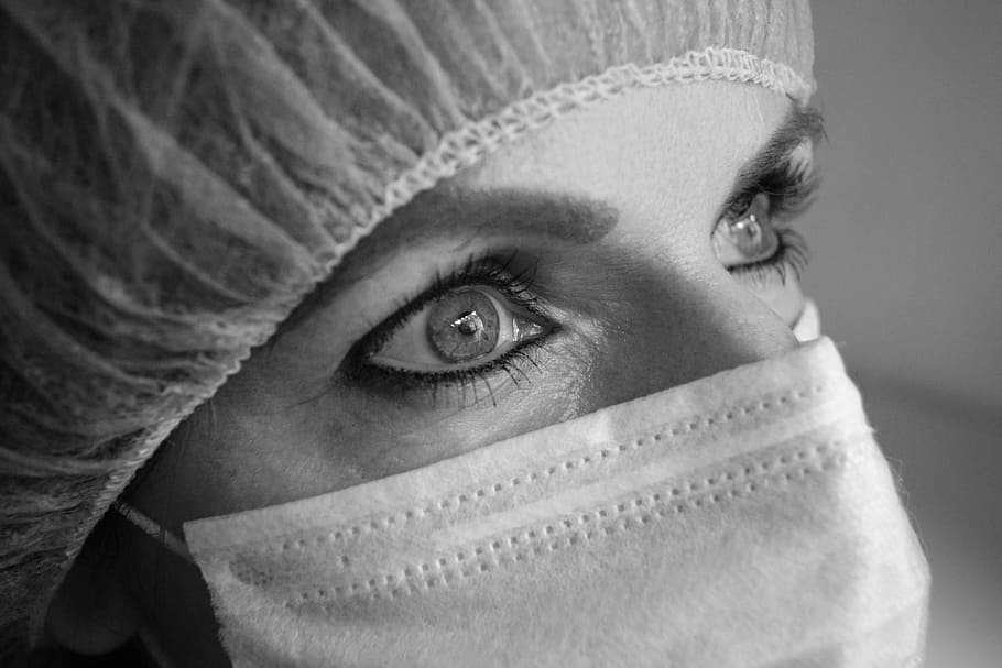 여자, 얼굴 마스크, 눈, 여부, 초상화, 성인, 보고있다, 의사, 간호사, 흑백