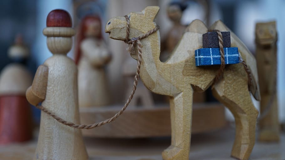 christmas story, birth of christ, child, background, nativity play, christmas, wooden figures, pyramid, decoration, narratives in the new testament
