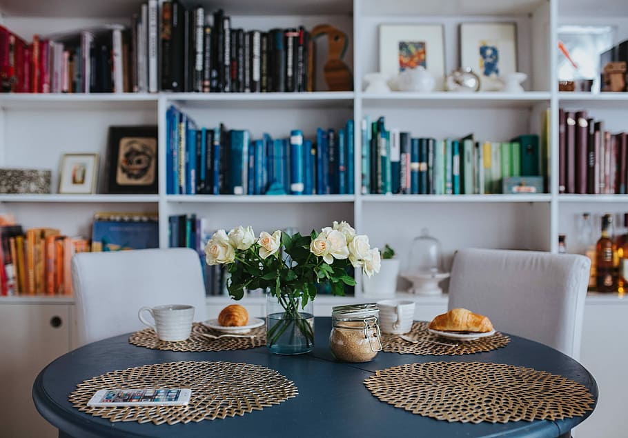 mesa redonda de desayuno, blanco, flores, dorado, tapetes de café, redondo, desayuno, mesa, café, tapetes