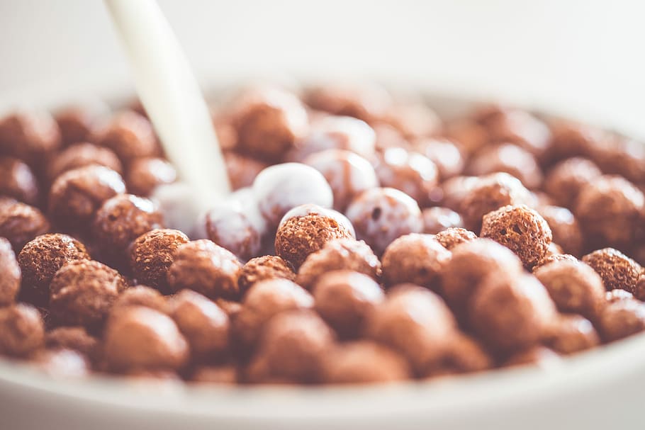 bolas de cereal de chocolate, Leite, Vertendo, Cereal, Bolas de Chocolate, tigela, café da manhã, chocolate, comida, faminto