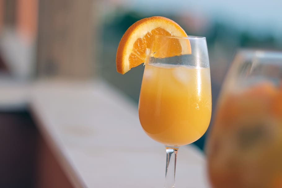 mimosa, jugo de naranja, rodaja de naranja, vaso, bebida, desayuno, refresco, comida y bebida, vidrio, color naranja