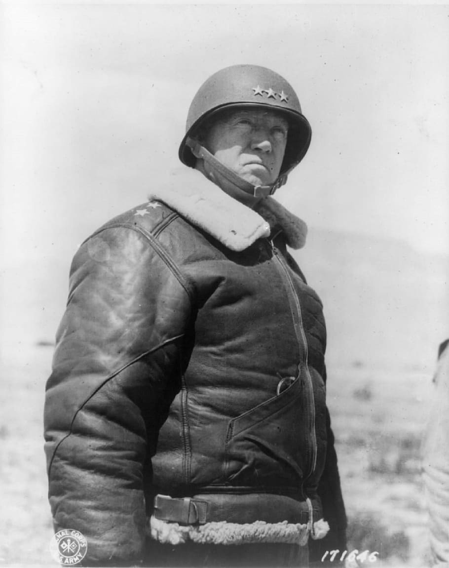 fotografia em escala de cinza, homem, vestindo, capacete, jaqueta de couro, general george s patton, militar, comandante, exército dos eua, terceiro