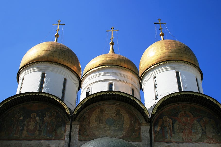 cathedral, russian, orthodox, three white towers, onion domes, golden, russia, iconic scenes painted, russian orthodox crosses, blue sky