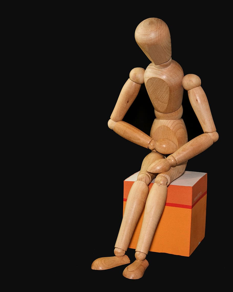 decoración humana de madera, figura, hombre, sentarse, dolor de estómago, muñeca, holzfigur, figurilla, representación humana, madera - material