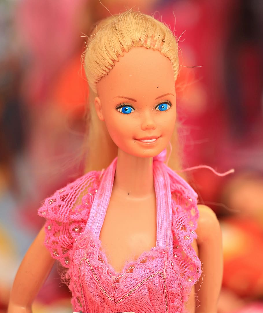 barbie, barbara millicent roberts, boneka, pirang, mainan, mainan klasik, mattel, boneka barbie, wajah boneka, bermain