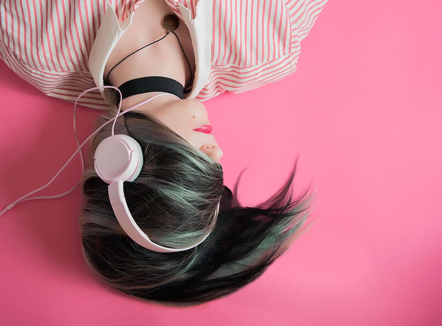 auriculares, personas, mujer, cabello, verde, música, canción, escuchar, rayas, blusa