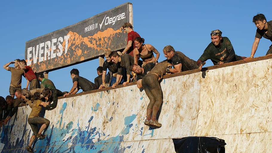 people, passing, obstacle, coarse, passing on, tough mudder, teamwork, tough, mud, race