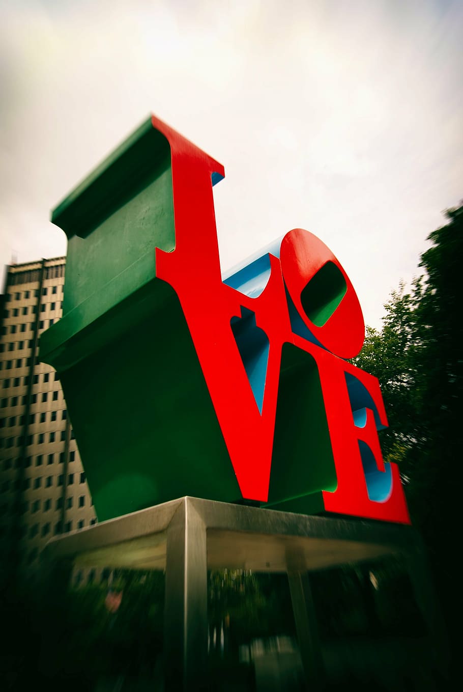 red, green, love statue, architecture, building, infrastructure, design, blur, love, built structure