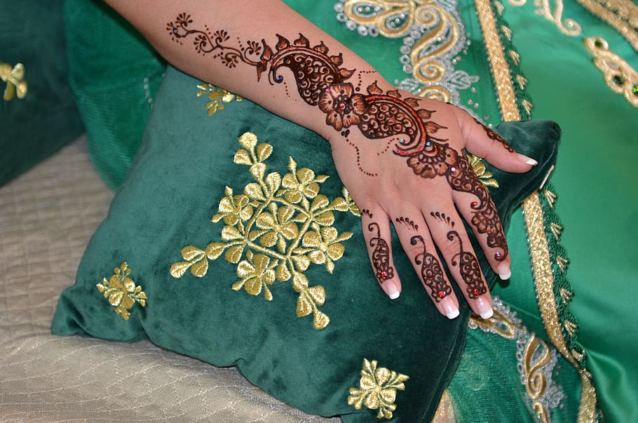 henna, hand wife, beauty, one person, human body part, hand, human hand, lifestyles, women, pattern