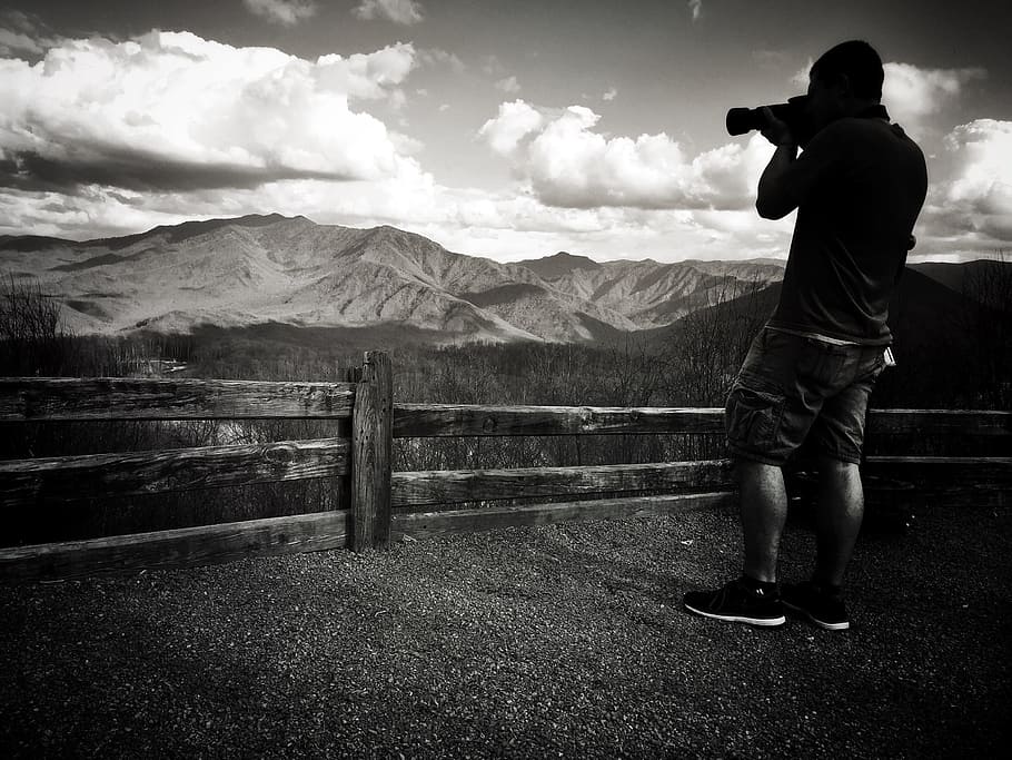 fotografía en escala de grises, persona, toma, foto, montañas, paisaje, fotógrafo, cámara, naturaleza, al aire libre