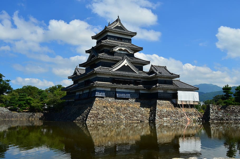 negro, hormigón, templo, al lado, cuerpo, agua, castillo de matsumoto, castillo de japón, cielo de verano, asia