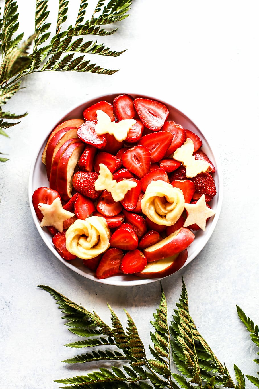 fruit bowl, Fruit, bowl, apple, apples, berries, berry, strawberries, strawberry, food