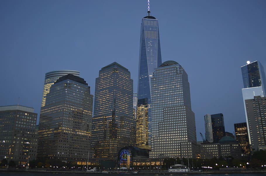 foto de ángulo bajo, rascacielos, edificios, noche, nueva york, one world trade center, 1 wtc, tarde, ciudad de nueva york, horizonte