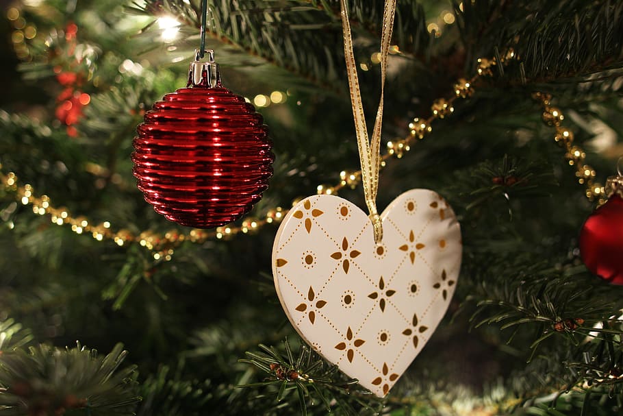 merah, perhiasan, putih, hiasan jantung, digantung, hijau, pohon natal, dekorasi pohon, hiasan natal, jantung