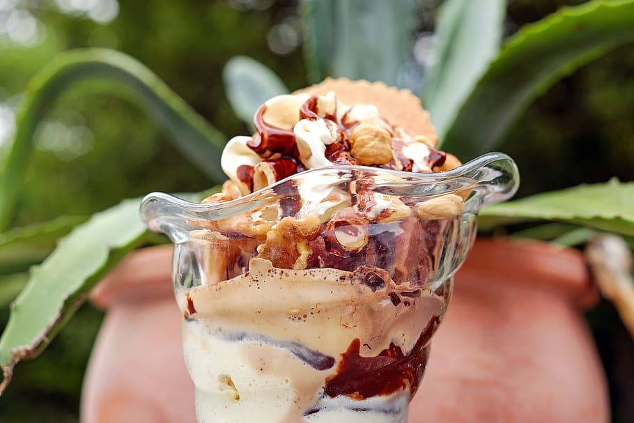 close-up photo, soda fountain glass, ice cream sundae, nut cups, ice, nuts, ch, glass, food and drink, freshness