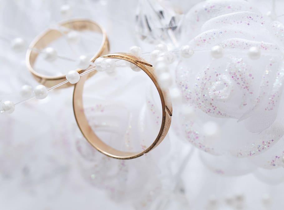 pasangan, gelang bangle berwarna emas, dekorasi bunga, cincin, lingkaran, perhiasan jari, pernikahan, perhiasan, dekorasi, perayaan