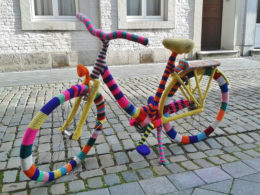 viajeros multicolores bicicleta, bicicleta, madura, cerca, bicicleta de señora, bordada, lana, silla de montar, manillar, rueda