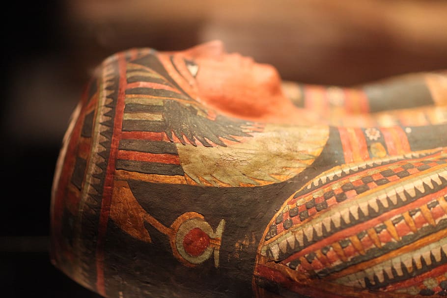 close-up photo, egyptian figurine, Mummy, Egypt, Pharaoh, egyptian, sarcophagus, tomb, indoors, close-up