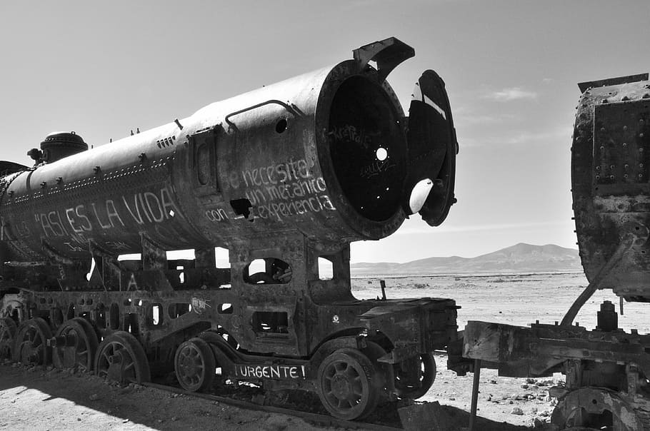 Bolivia, Uyuni, América del Sur, tren, blanco y negro, naufragio, choque de trenes, locomotora de vapor, oxidado, salar de uyuni