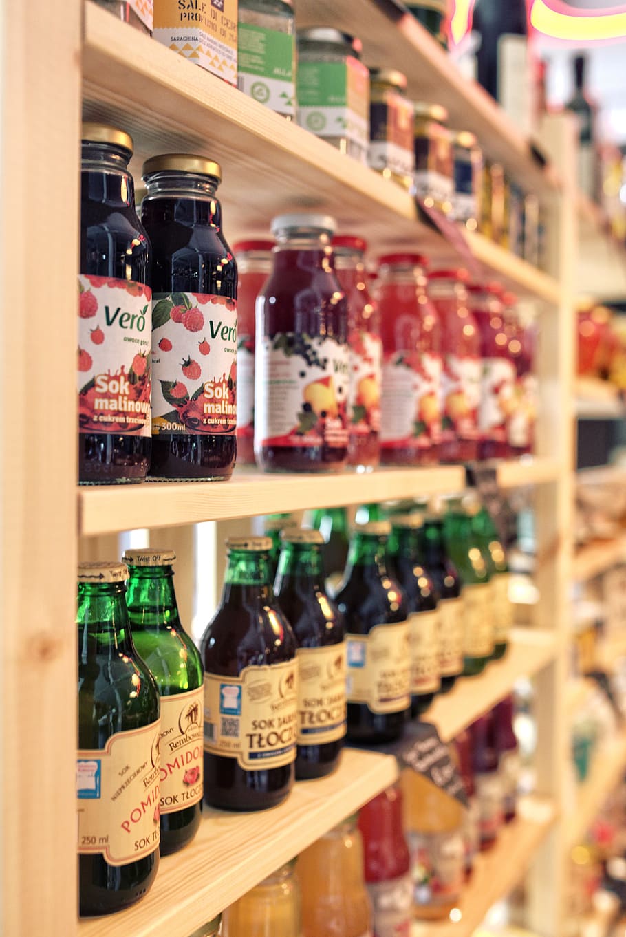 botellas de vidrio de colores variados, estante, saludable, jugo, eco, botella, estantería, tienda, mercado, elección