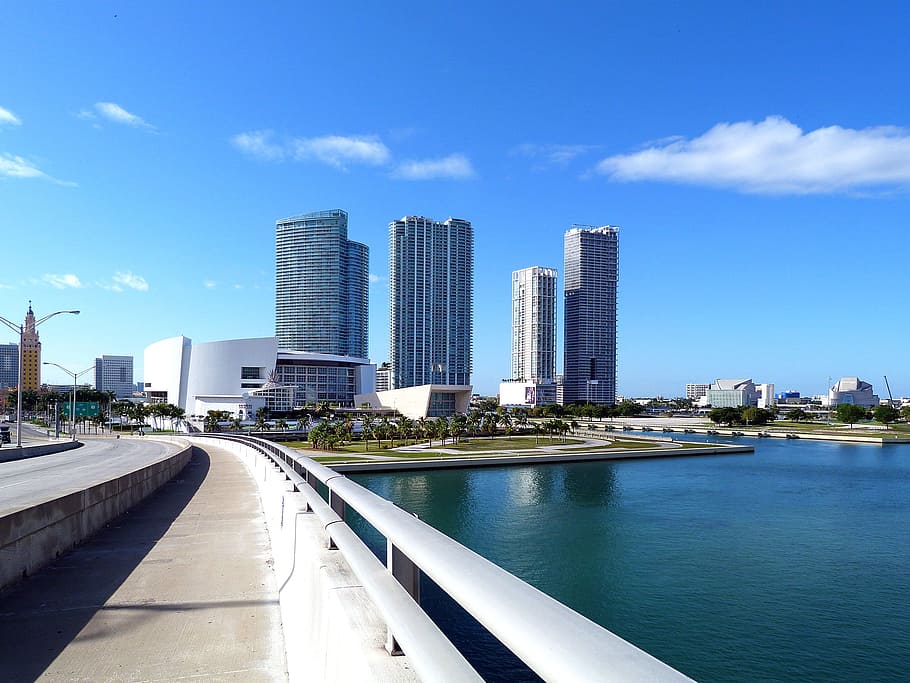 rascacielos, edificios, cuerpo, durante el día, Miami, Skyline, Edificio, Agua, Miami Beach, arquitectura