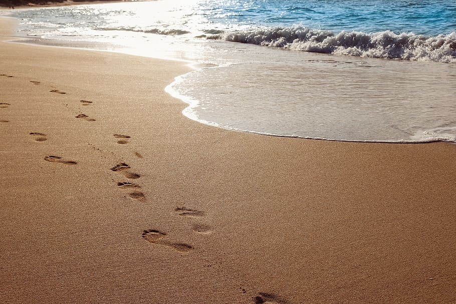足跡, 砂, 海岸, ビーチ, 海, 水, ビーチの砂, 夏, 休暇, 熱帯