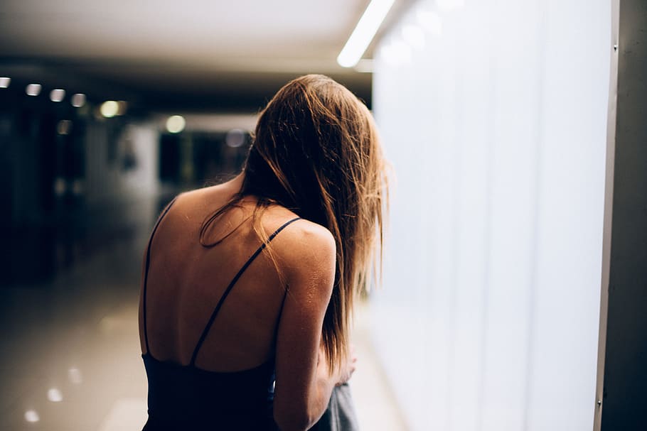 people, woman, lady, back, subway, shoulder, hair, light, rear view, one person