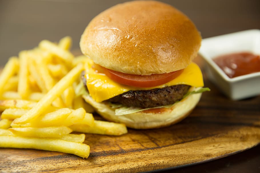 brioche bun, fries, ketchup, Cheeseburger, brioche, bun, food/Drink, burger, food, hamburger