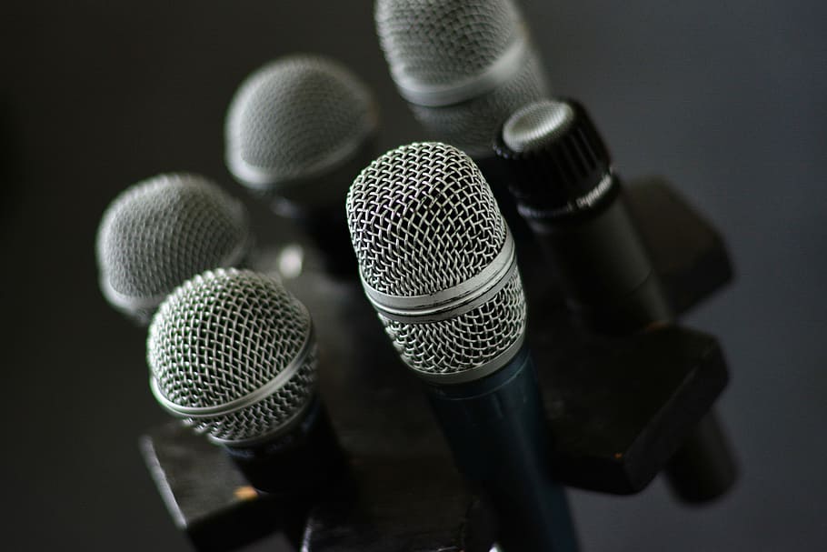 cinco microfones dinâmicos, microfone, micro, suporte para microfone, karaokê, voz, áudio, som, volume, dispositivo de entrada