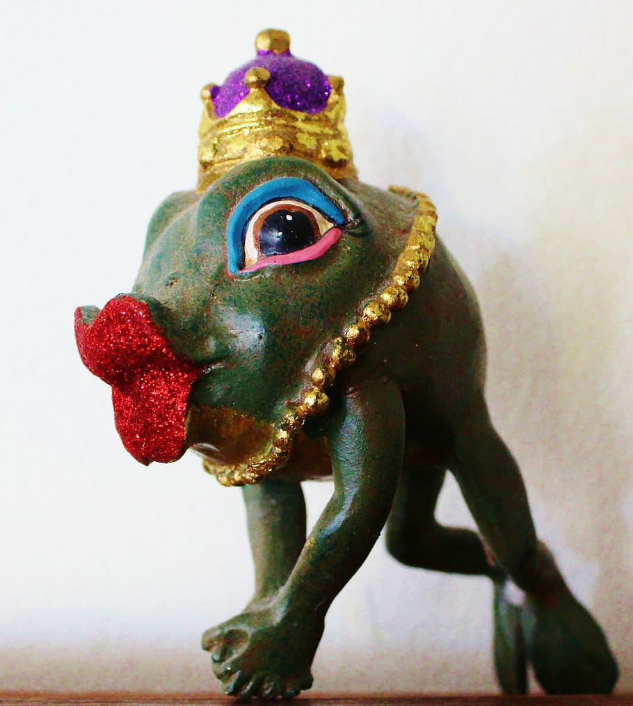 frog, queen, rotermund, crown, green, fairy tales, representation, art and craft, sculpture, statue