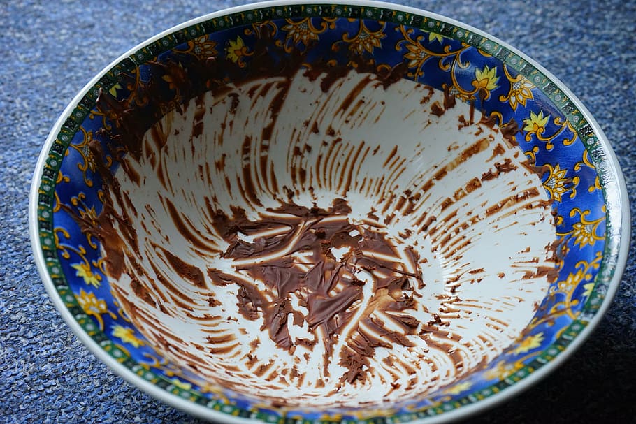 bowl, mixing bowl, dirty, glued, chocolate, empty scratched, chocolate reste, unwashed, food, indoors