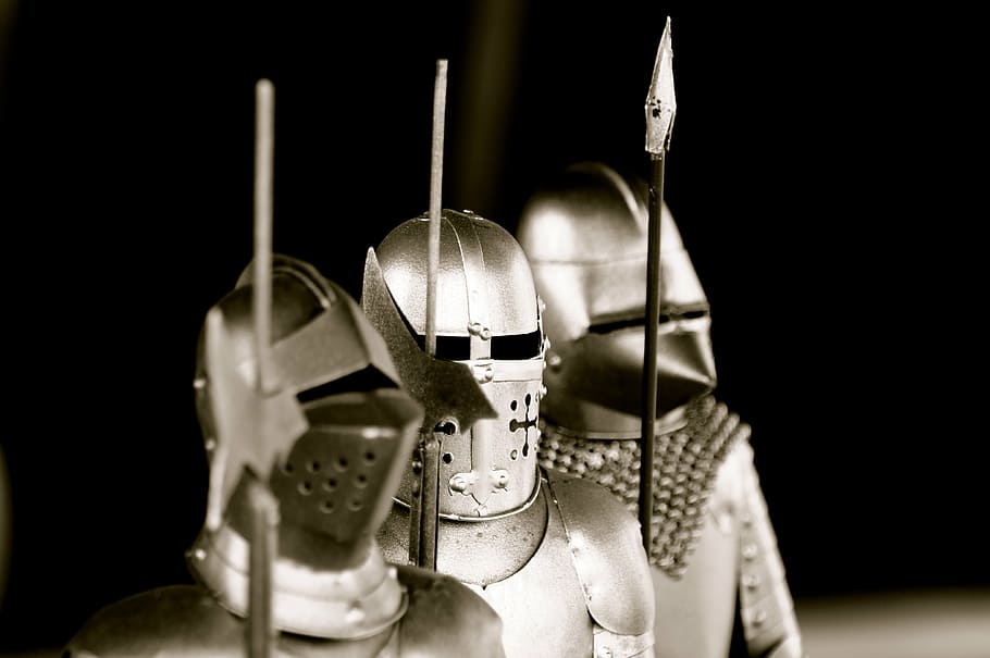 foto em escala de cinza, três, cavaleiros, exploração, lanças, cavaleiro, armadura, armas, metal, prata