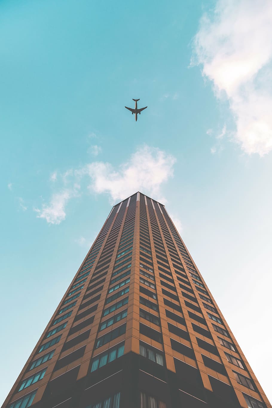 avión, vuelo, cielo, edificio, arquitectura, infraestructura, rascacielos, torre, azul, aerolínea