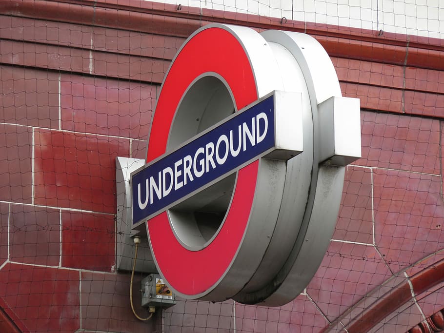 Underground, Londres, Metro, vermelho, texto, parede de tijolos, exterior do edifício, dia, ao ar livre, comunicação