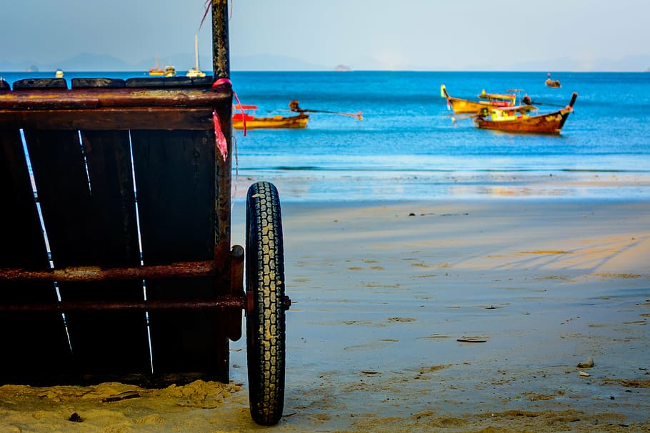 carro, rueda, arena, playa, azul, amarillo dorado, océano, mar, agua, barco