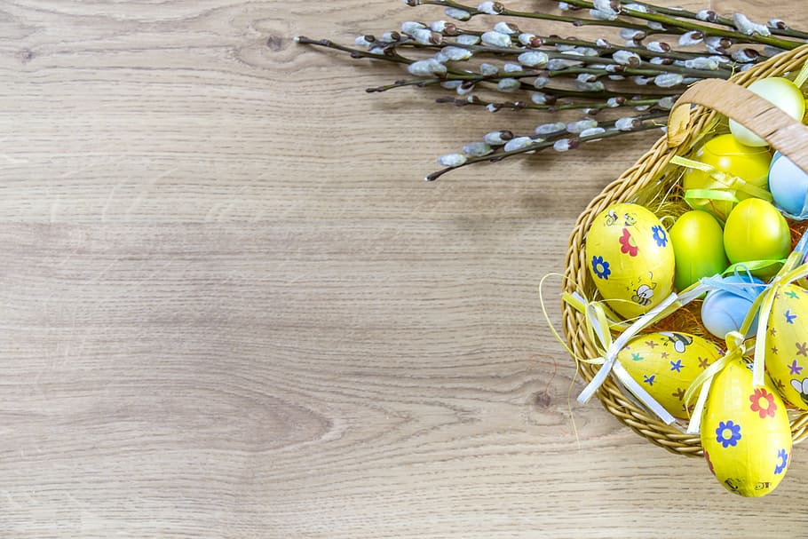 ovos de cores sortidas, mesa, ovos, a base de, símbolo da páscoa, ornamentos, ovos de páscoa, a tradição de, decoração de natal, cartão